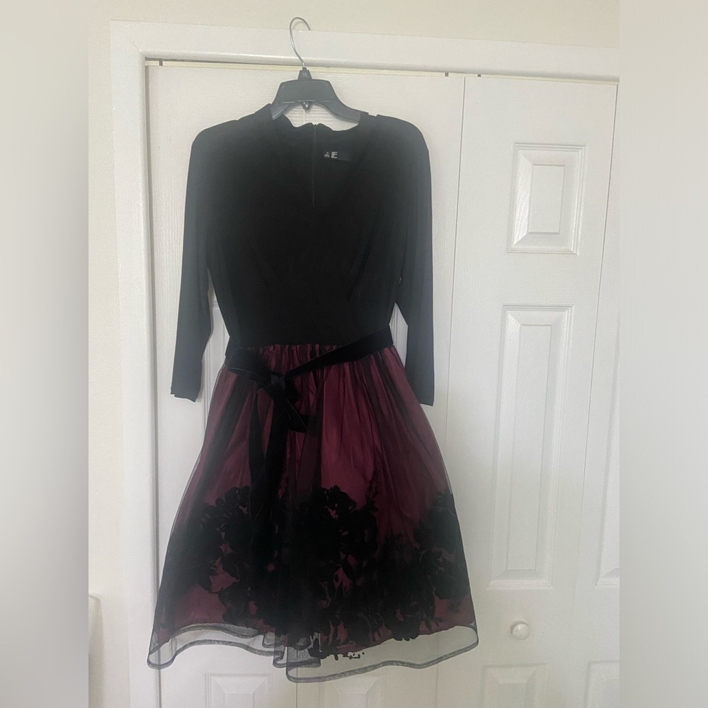 Leslie Fay ladies holiday/cocktail dress size 14. New without tags. Gorgeous!